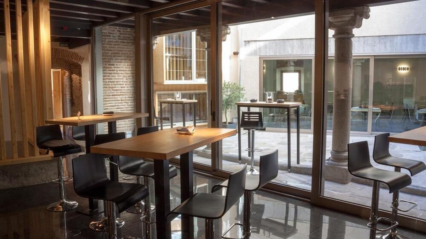 El Encanto Hotel & Cafetería