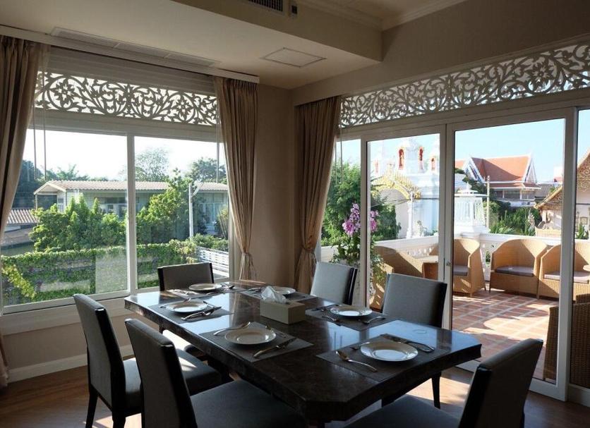 Dining room Photo