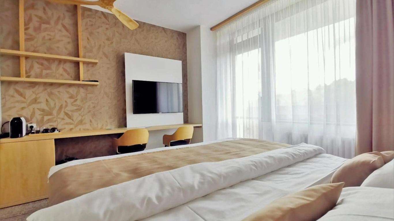 Hotel Adamantino