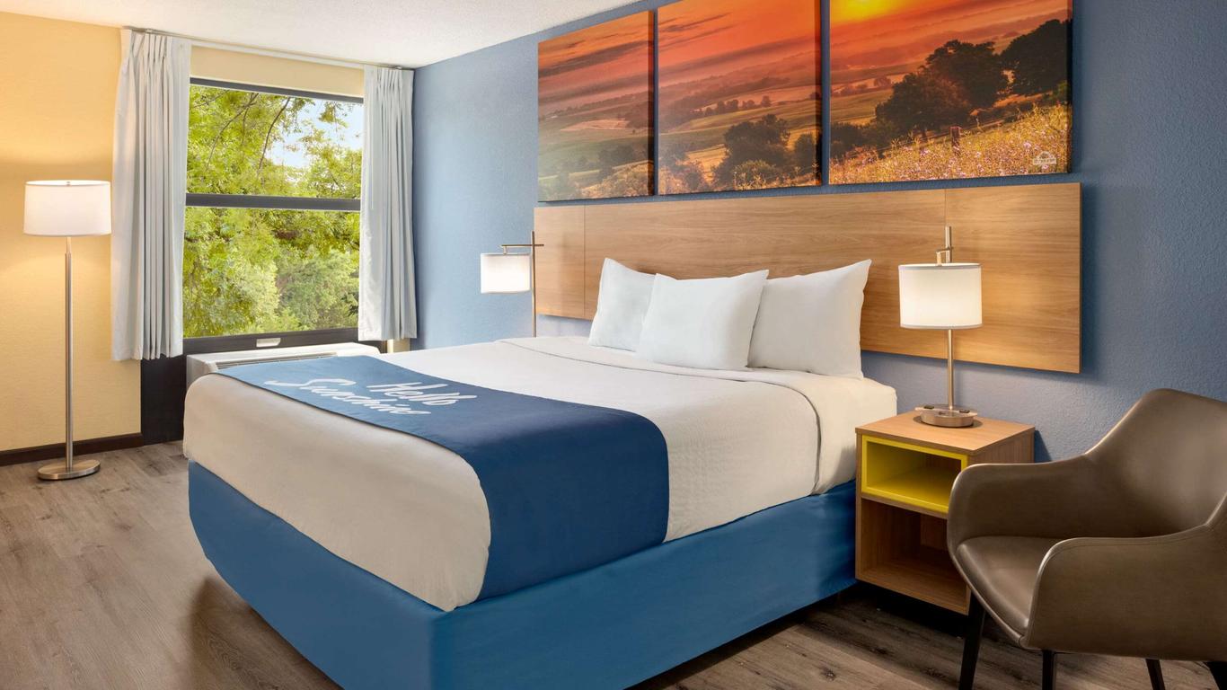 Days Inn & Suites by Wyndham Merrillville