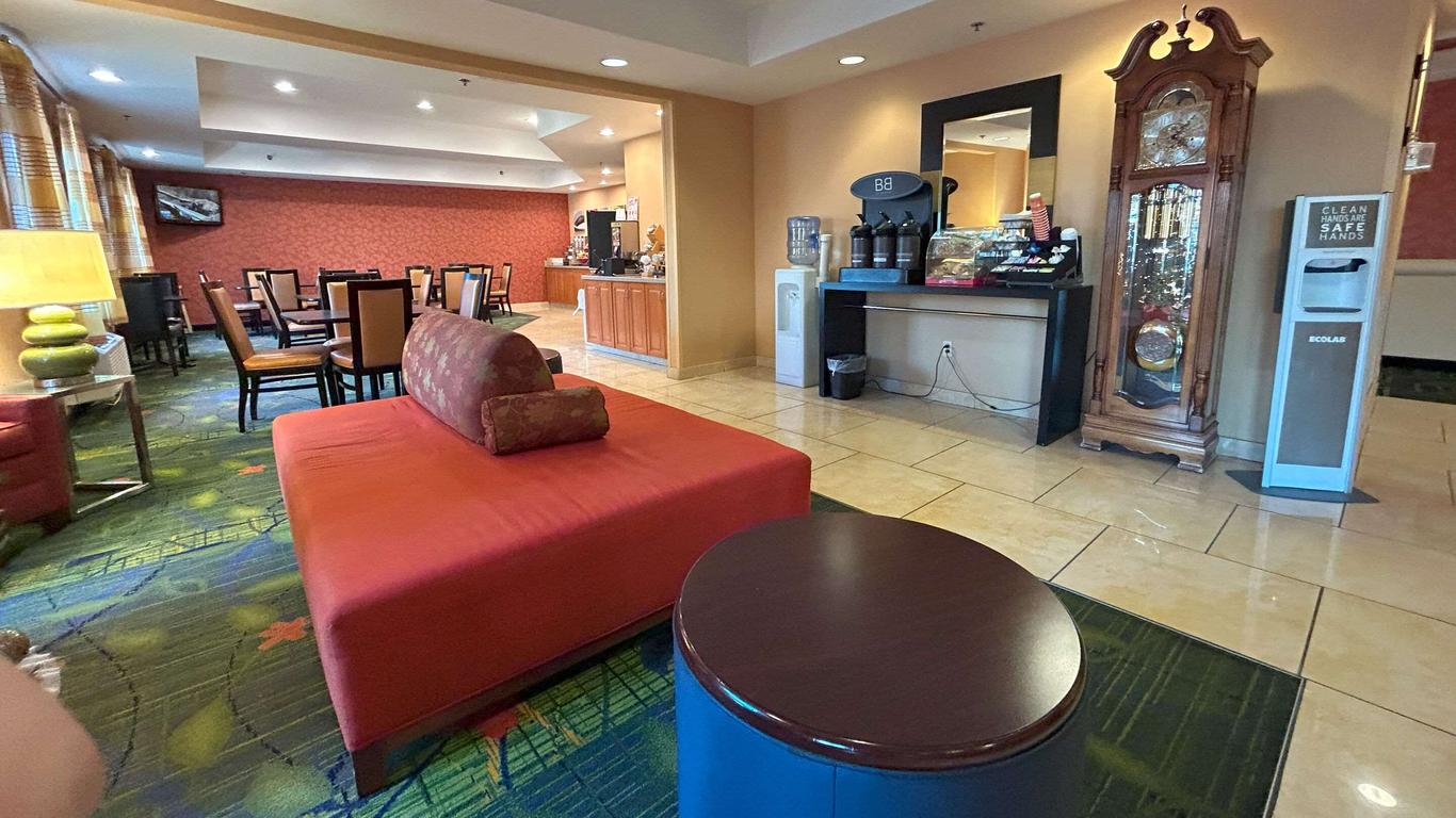 Country Inn & Suites by Radisson Fayetteville I-95
