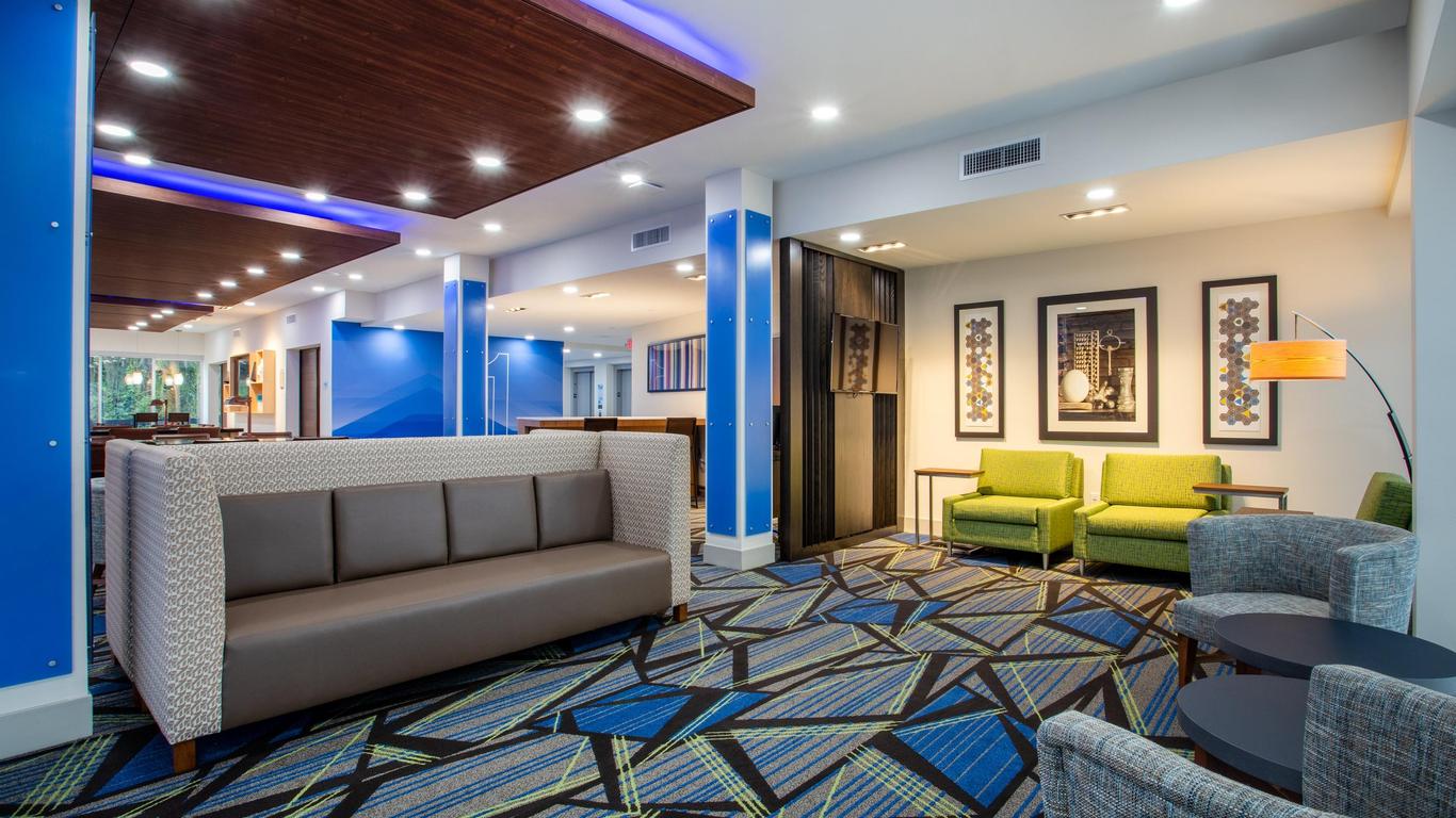 Holiday Inn Express & Suites - Deland South, An IHG Hotel