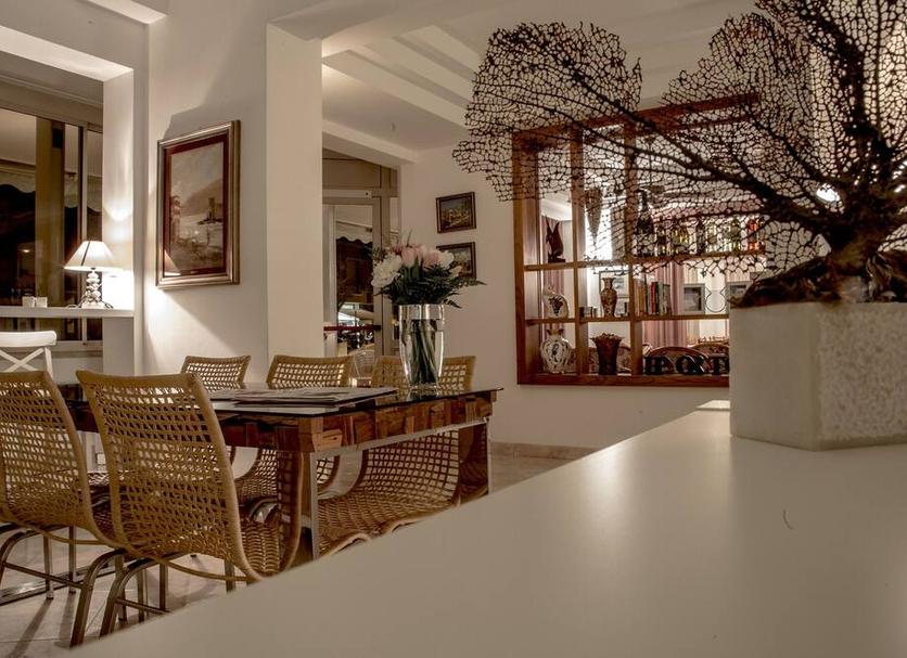 Dining room Photo