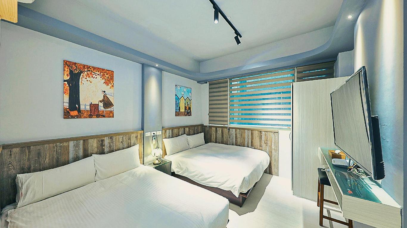 Sunrise Champs Hostel