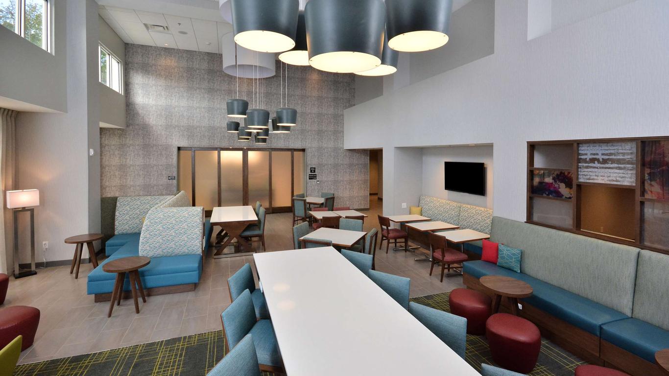 Hampton Inn & Suites by Hilton Charlotte North I 485