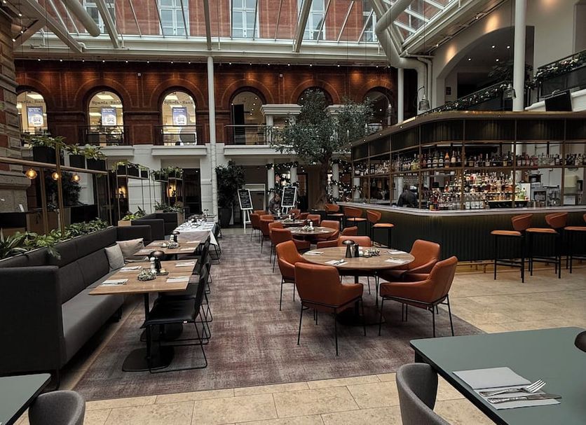 Alte Post Nordic Life & Style Hotel Flensburg atrium restaurant with tables and bar seating
