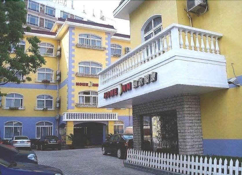Home Inn Da Mu Qiao Shanghai exterior with yellow facade, arched windows and driveway