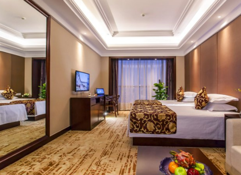 Hangzhou Sailing International Hotel room with two beds, TV, desk and city view in Hangzhou