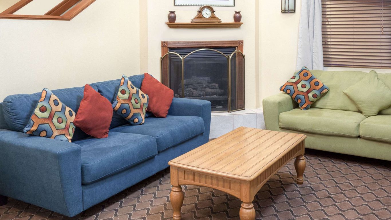 Baymont by Wyndham Fort Wayne from $64. Fort Wayne Hotel Deals & Reviews -  KAYAK