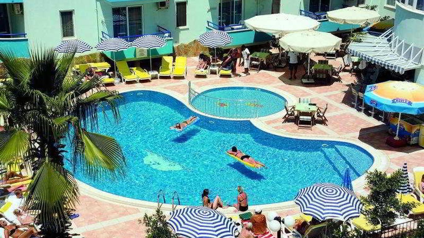Mesut Hotel Family