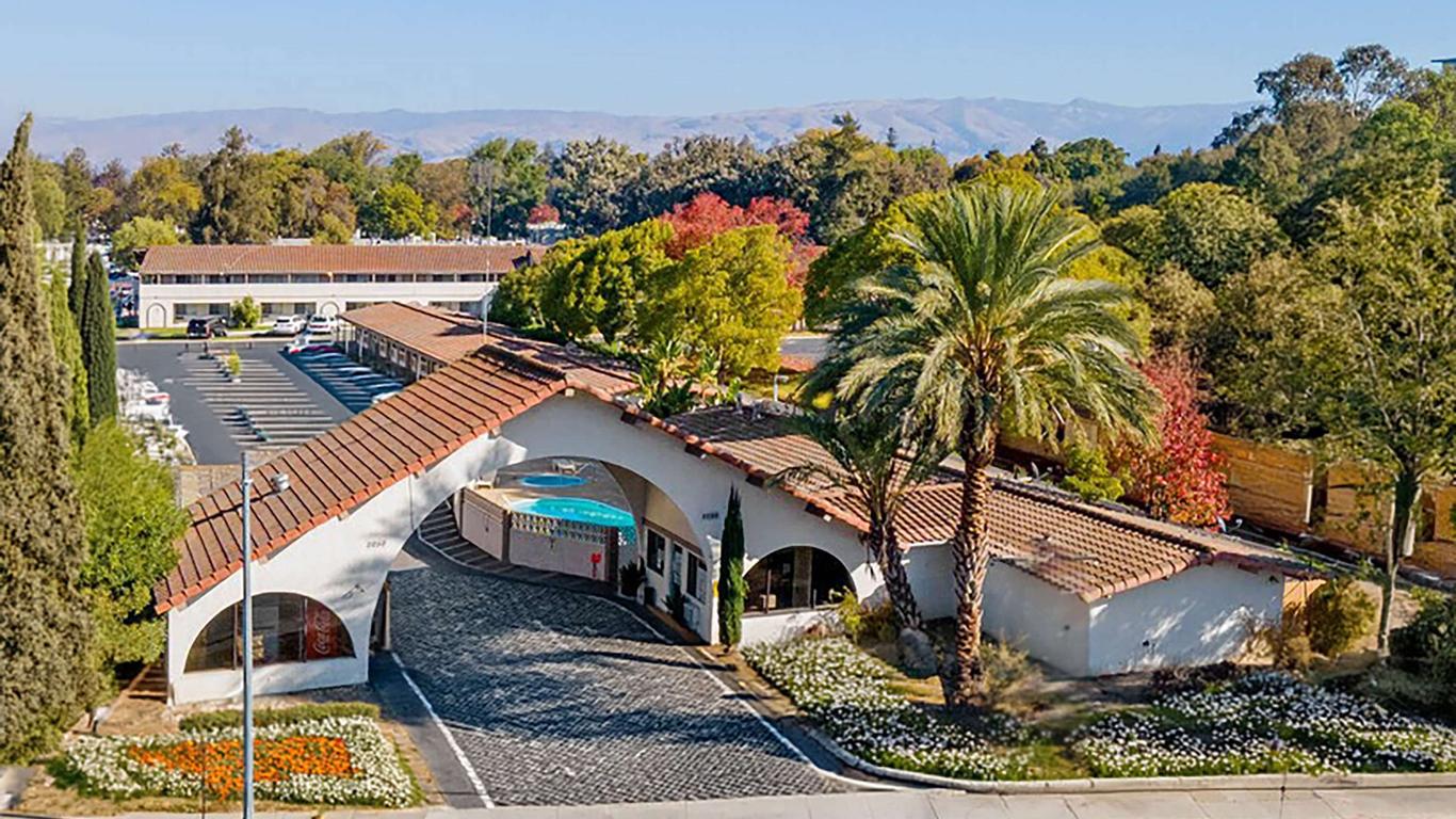 Super 8 by Wyndham San Jose Airport