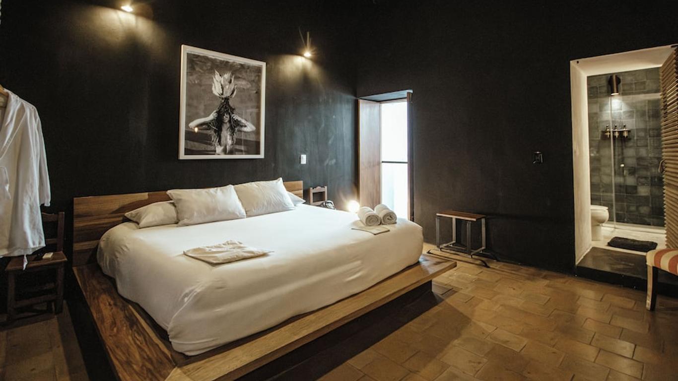 Hotel Sin Nombre