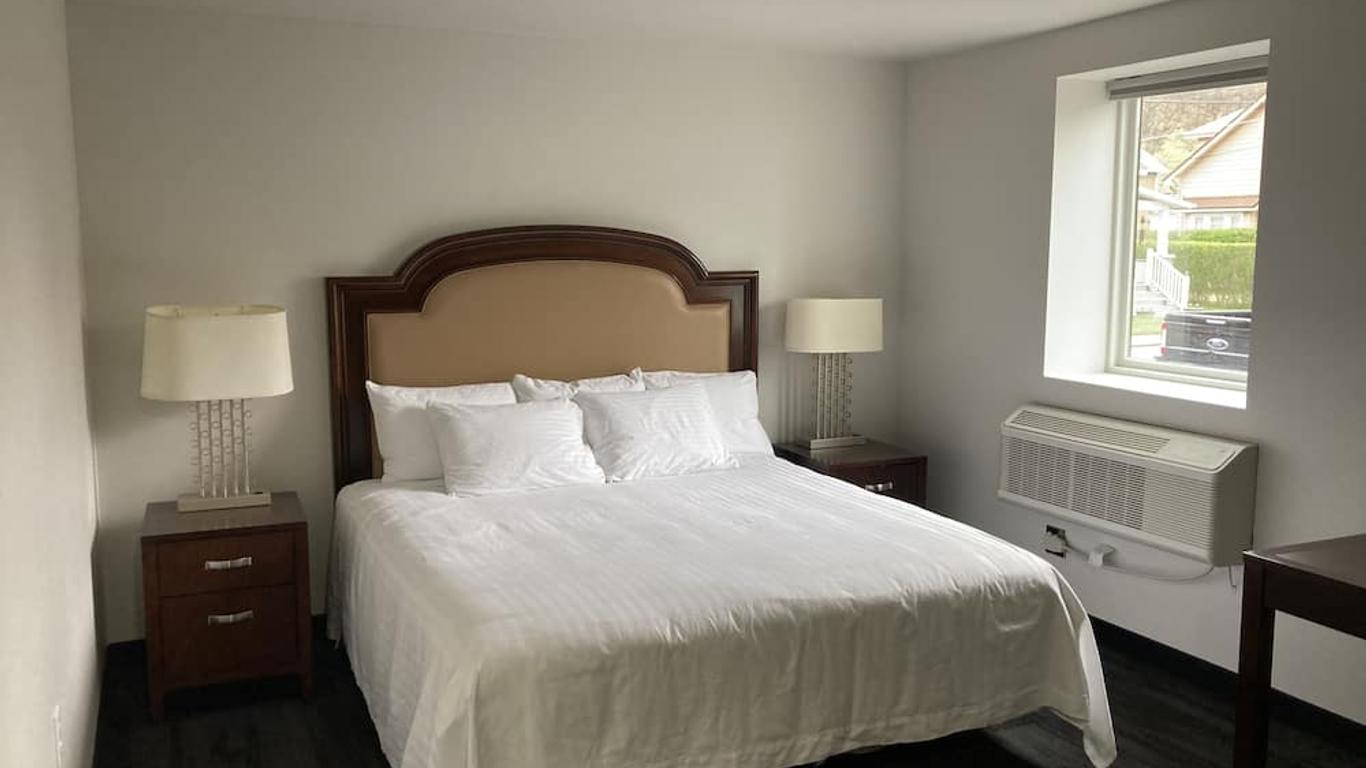 Elker Inn & Suites