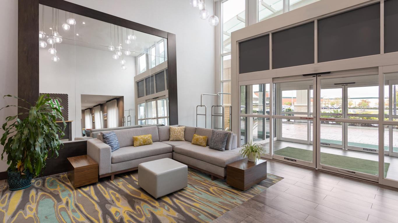 Holiday Inn & Suites Savannah Airport - Pooler
