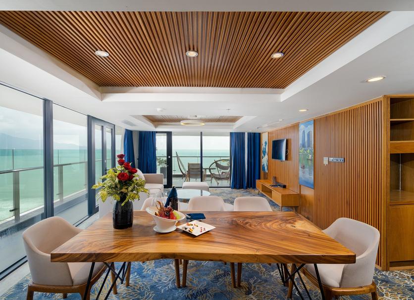 Dining room Photo