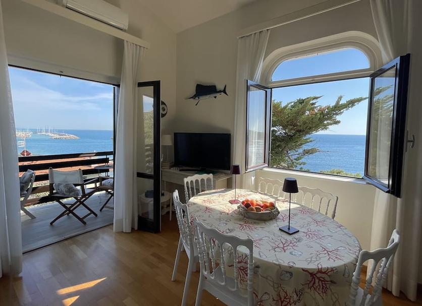 Dining room Photo