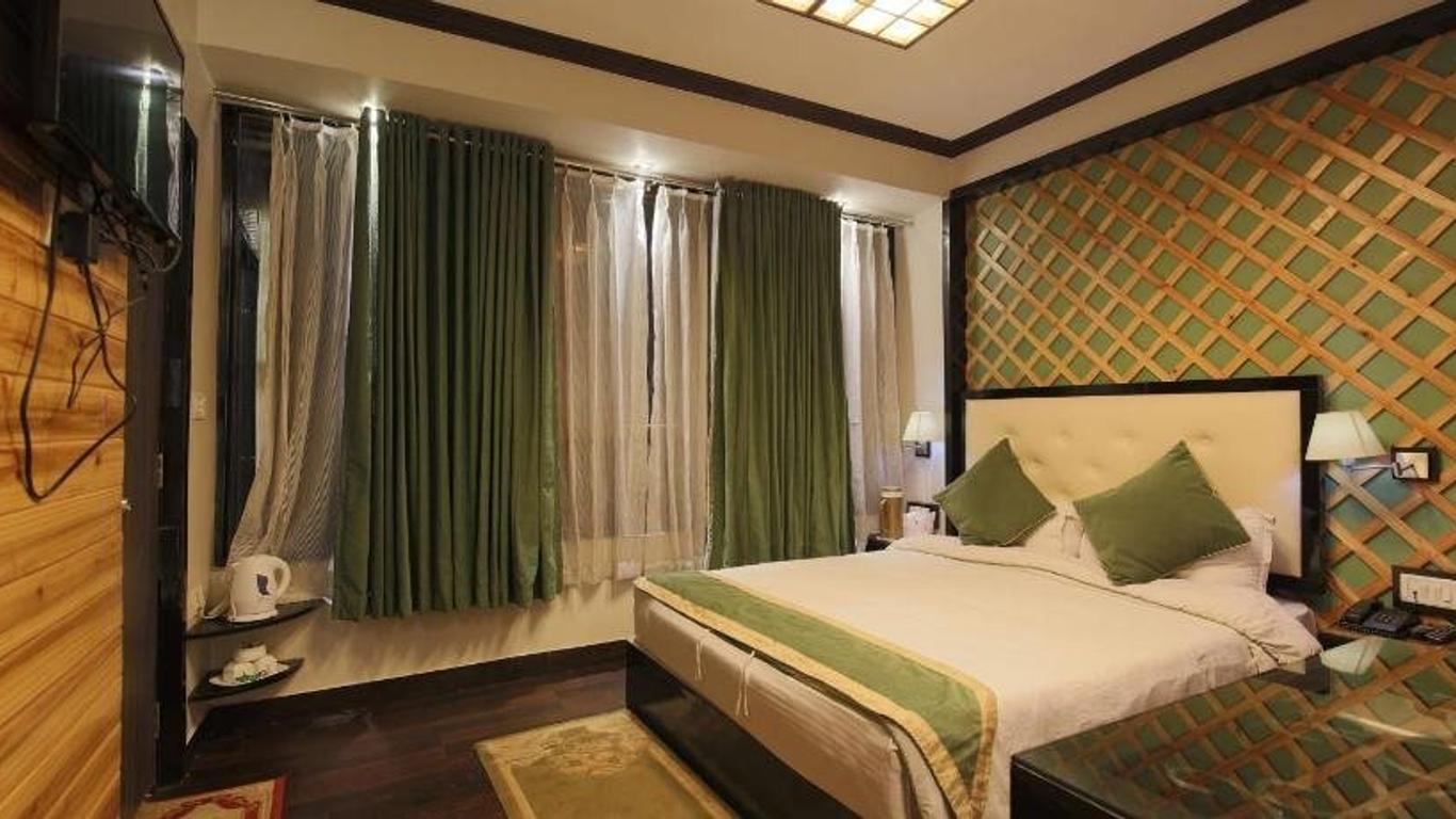 Hotel Dip Palace