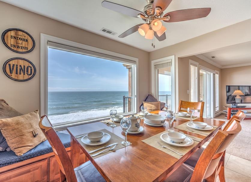 Dining room Photo