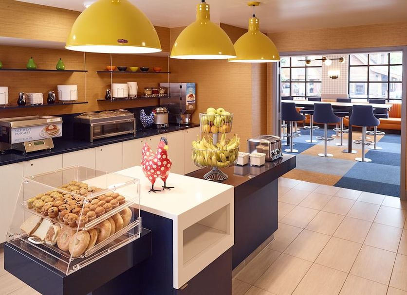 LivINN Hotel Minneapolis South / Burnsville breakfast area with pastries, fruit, and seating