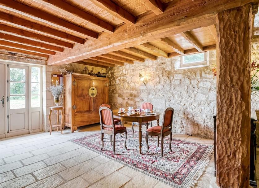 Dining room Photo