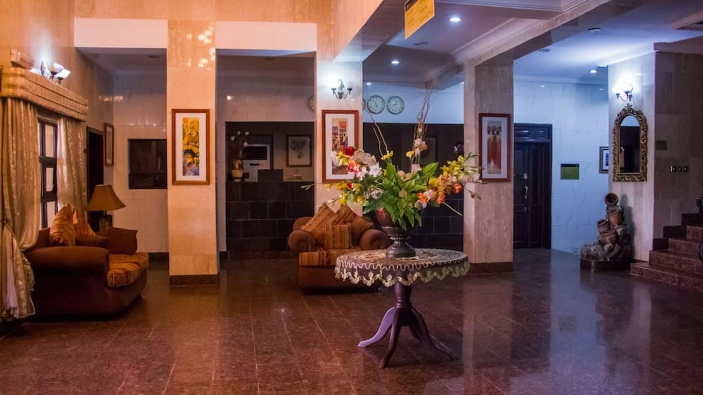 Heritage House Square Hotel