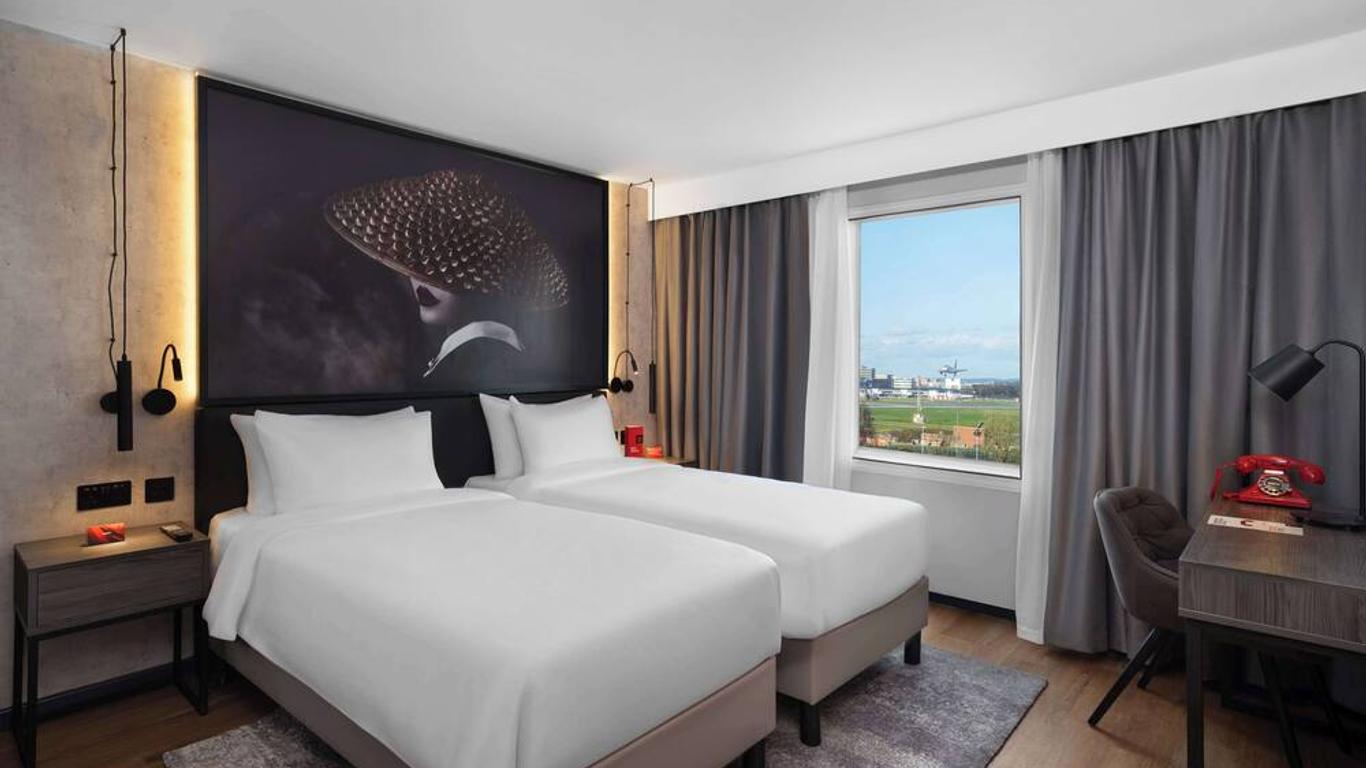 Radisson Red London Gatwick Airport