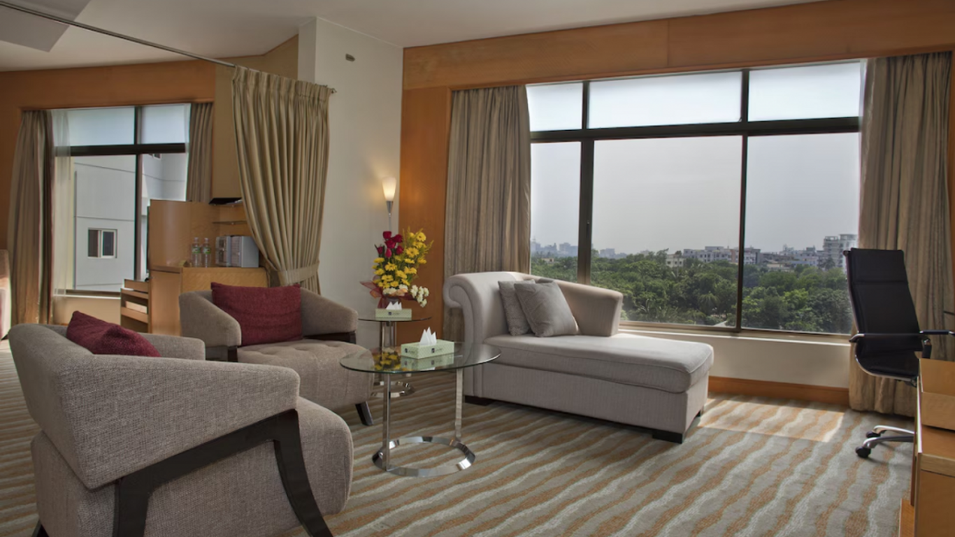 Lakeshore Hotel & Apartments