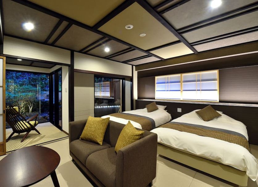 Sumiya Kiho-An Ryokan in Kameoka guest room with twin beds and a small seating area