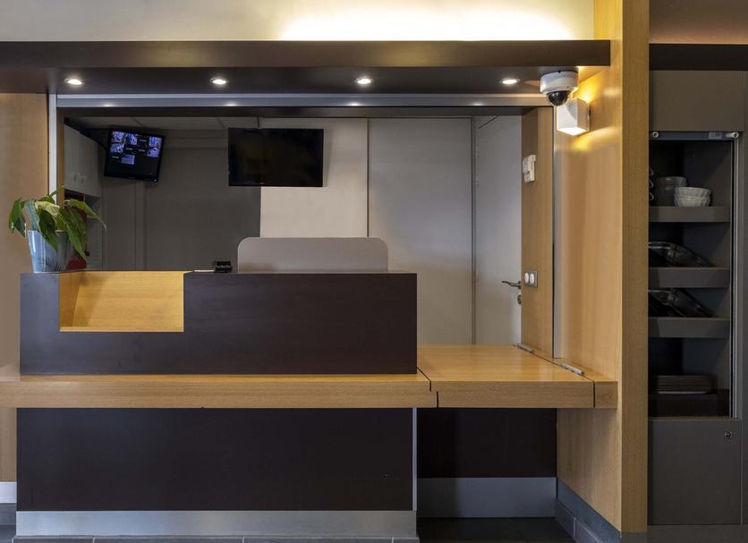 Front desk Photo