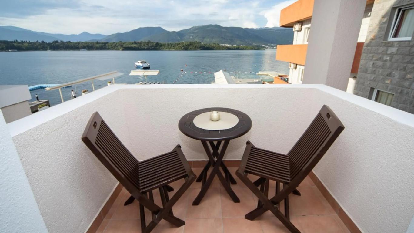 Adeona apartments - On the beach