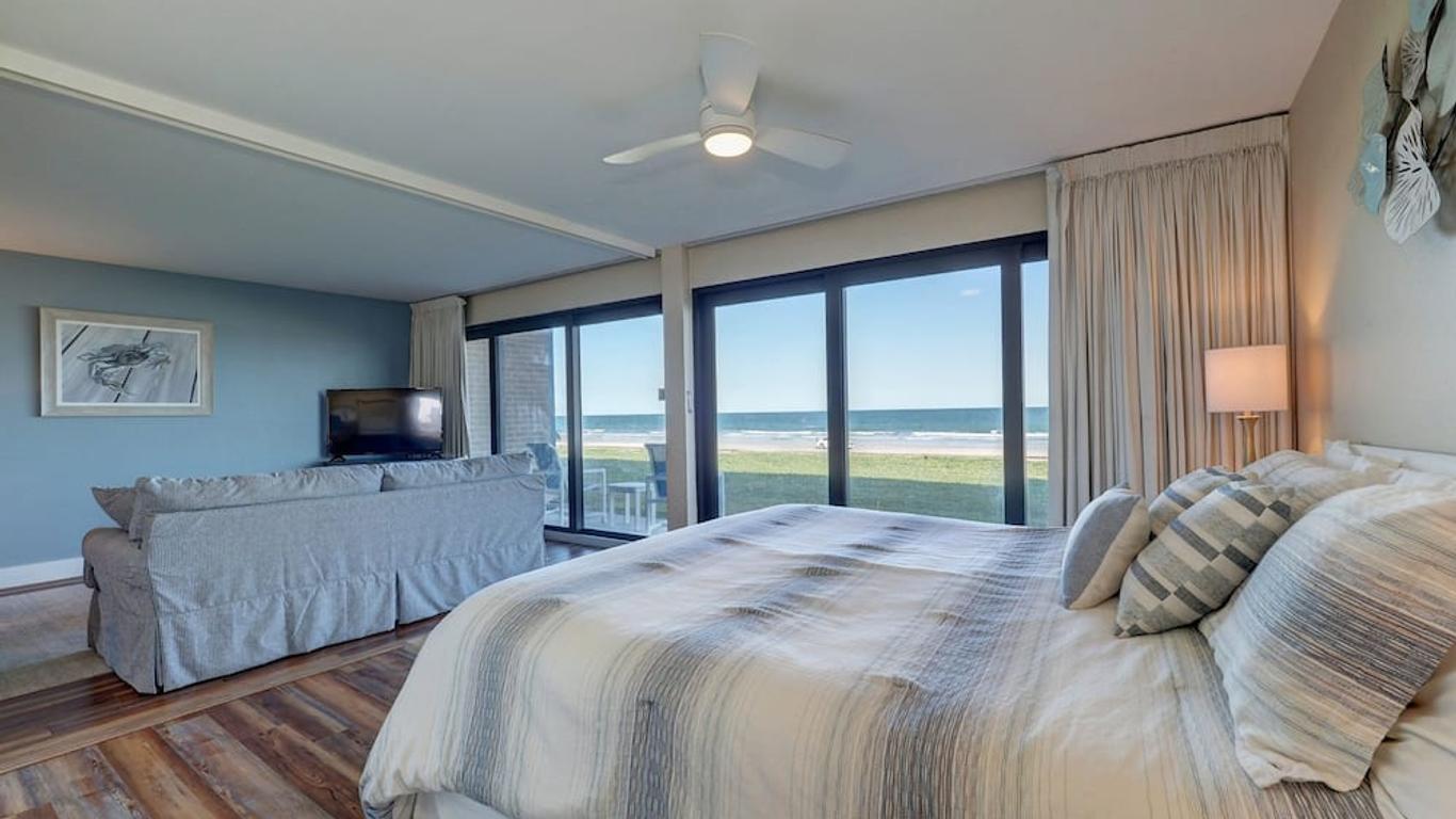 On the Beach Beachfront Condo Direct View & Access to Beach Heated Pool Island House Condominiums Unit 113