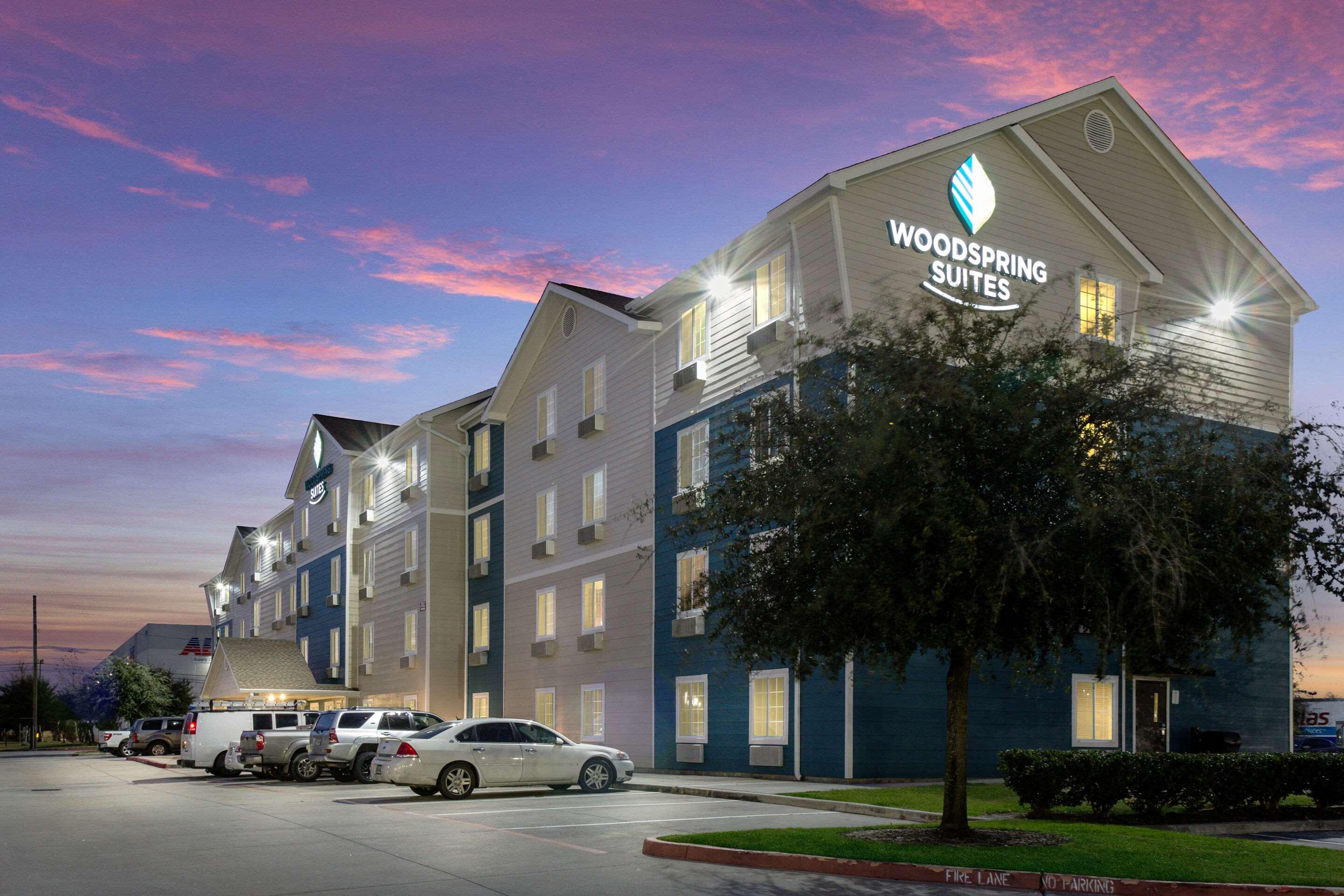 In the Know: WoodSpring plans 2 extended-stay hotels in Naples