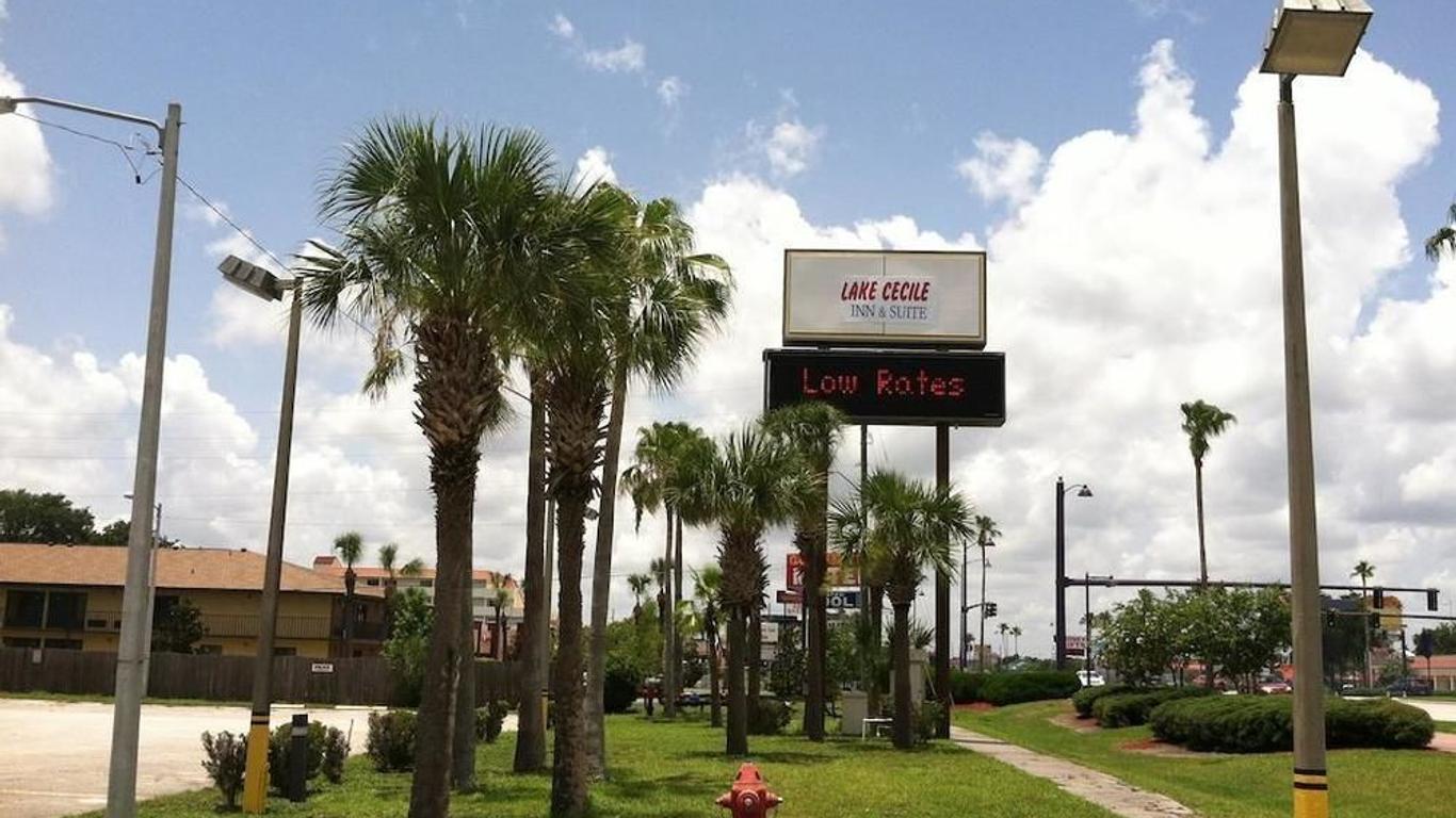 Lake Cecile Inn And Suites