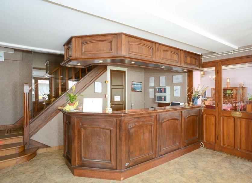 Front desk Photo
