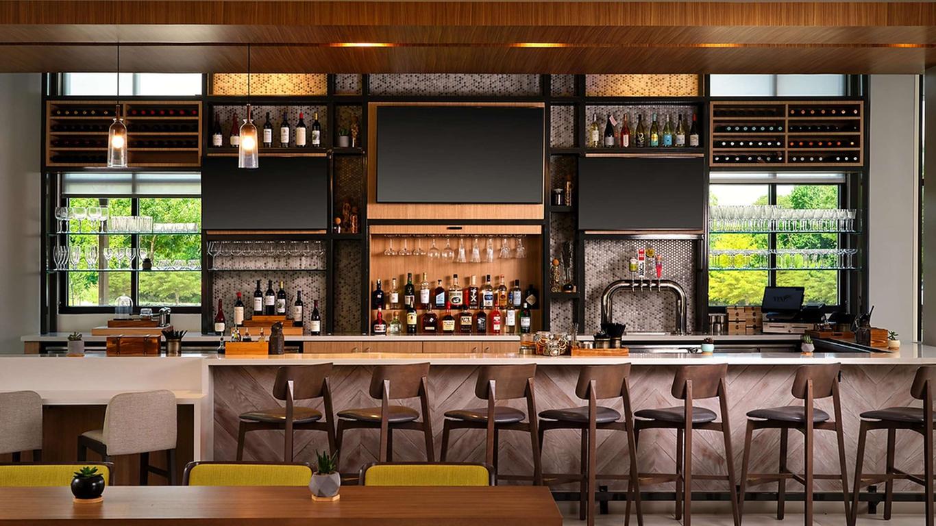 Hilton Garden Inn Grapevine at Silverlake Crossings