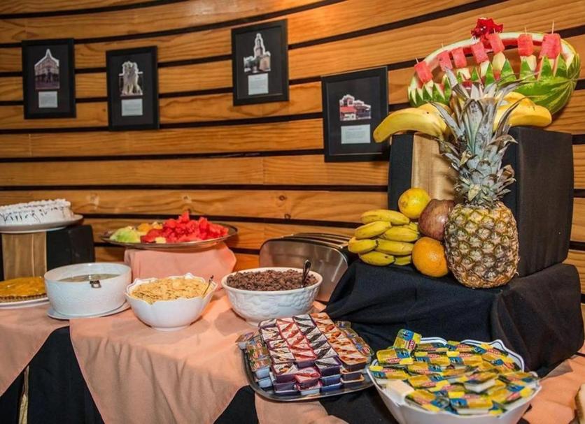 Buffet Photo