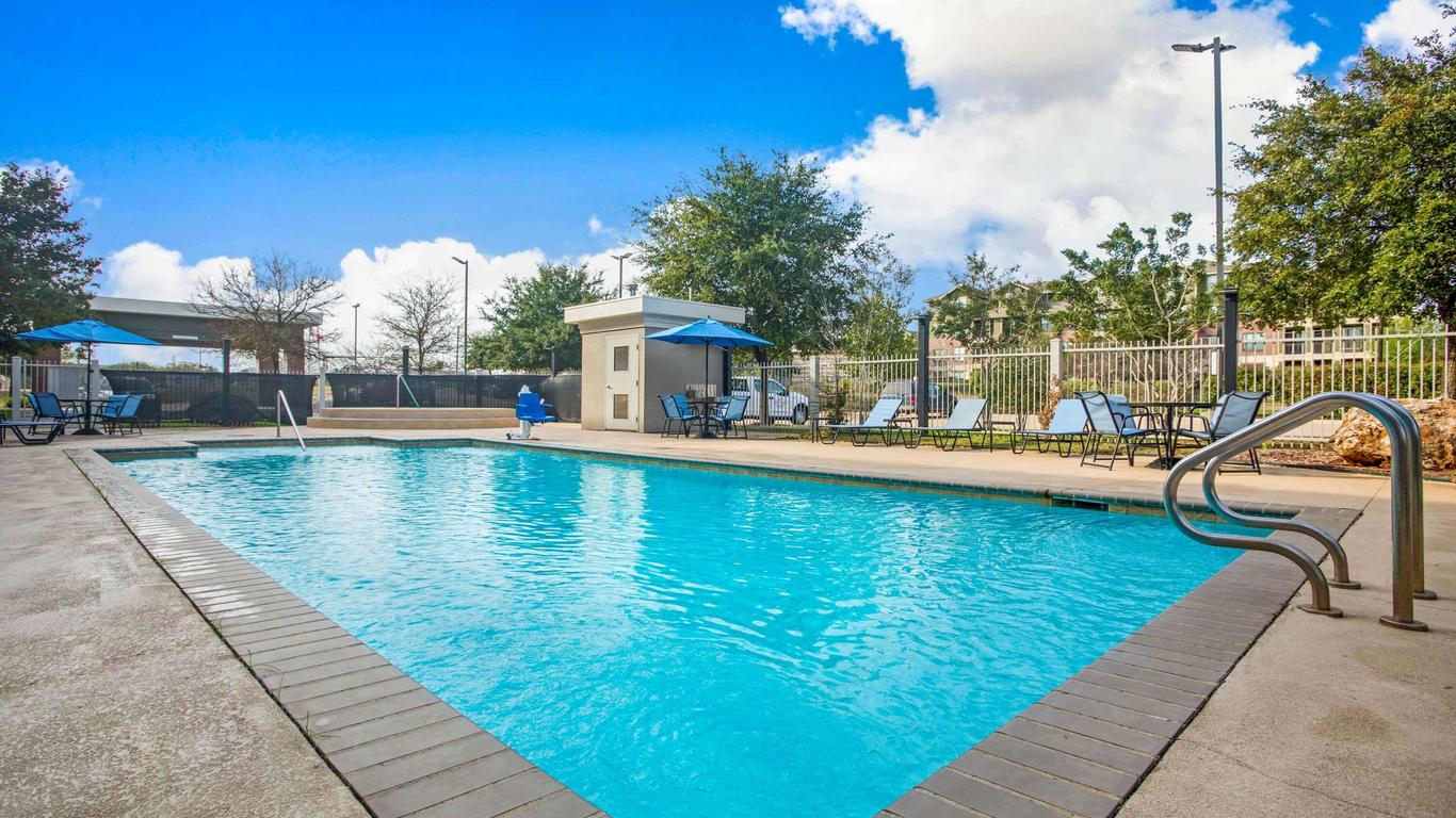 La Quinta Inn Suites By Wyndham Austin Nw Lakeline Mall 92 Austin Hotel Deals Reviews Kayak
