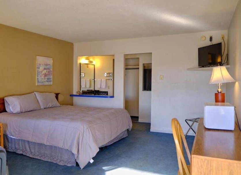 High Chaparral Inn Rocky Ford guest room with king bed, TV, desk, and closet