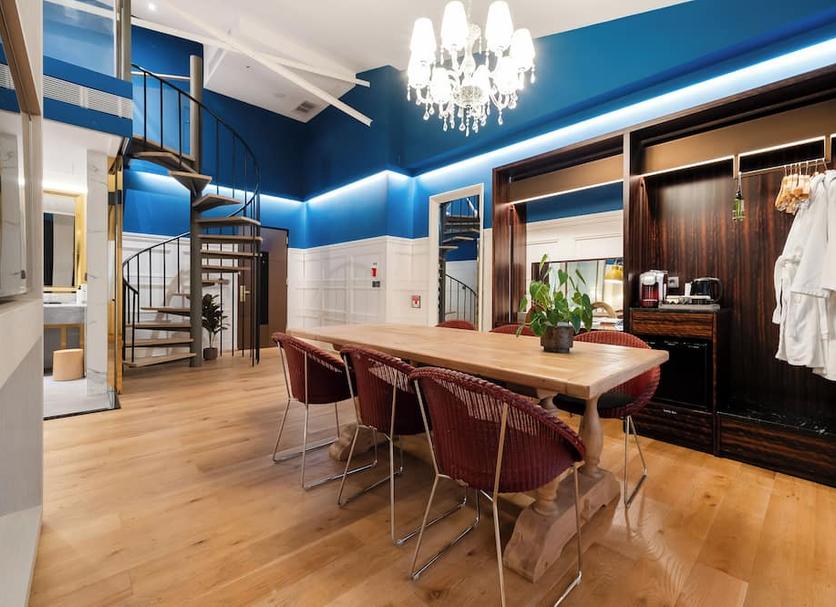 Dining room Photo