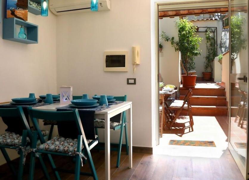 Dining room Photo