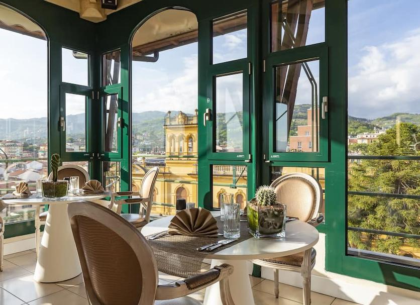 Dining room Photo