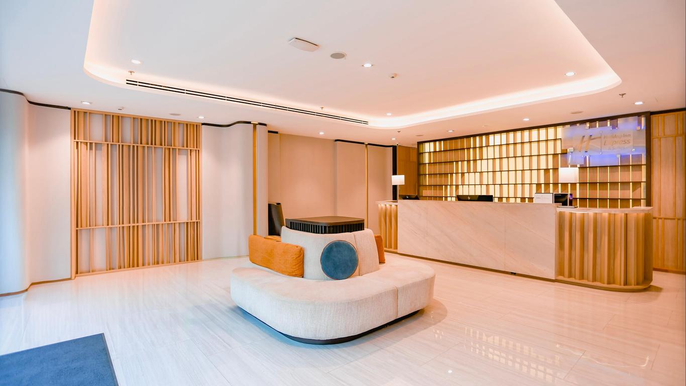 Holiday Inn Express & Suites Bangkok Central Pier