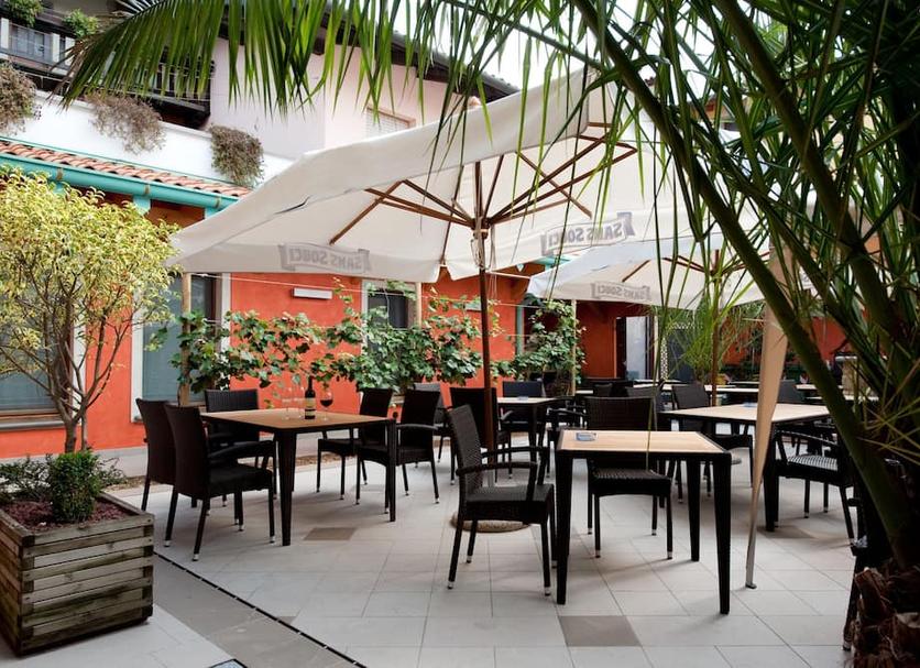 Restaurant Photo