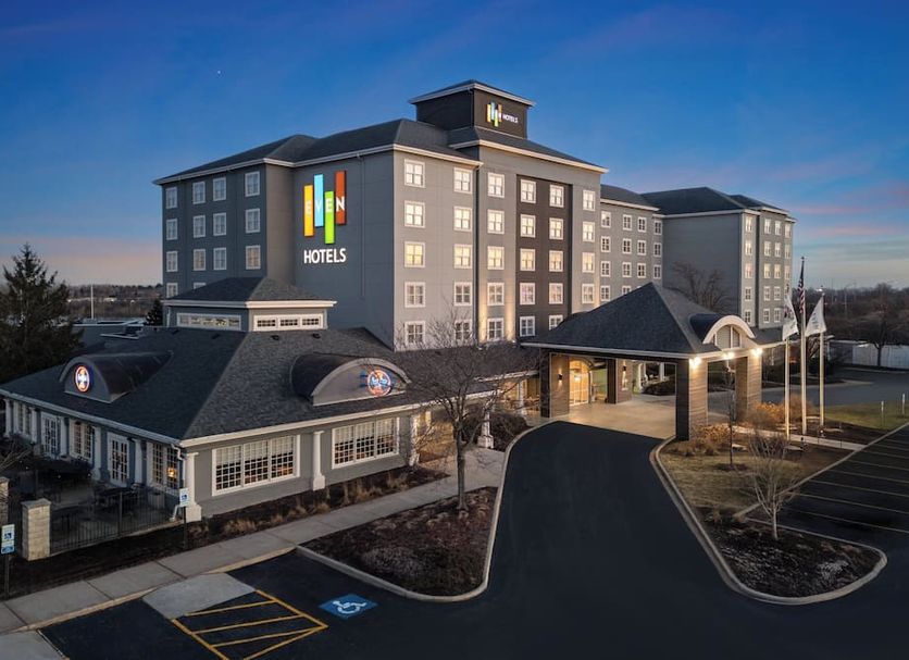 EVEN Hotel Chicago-Tinley Park-Conv Ctr By IHG exterior in Tinley Park at dusk