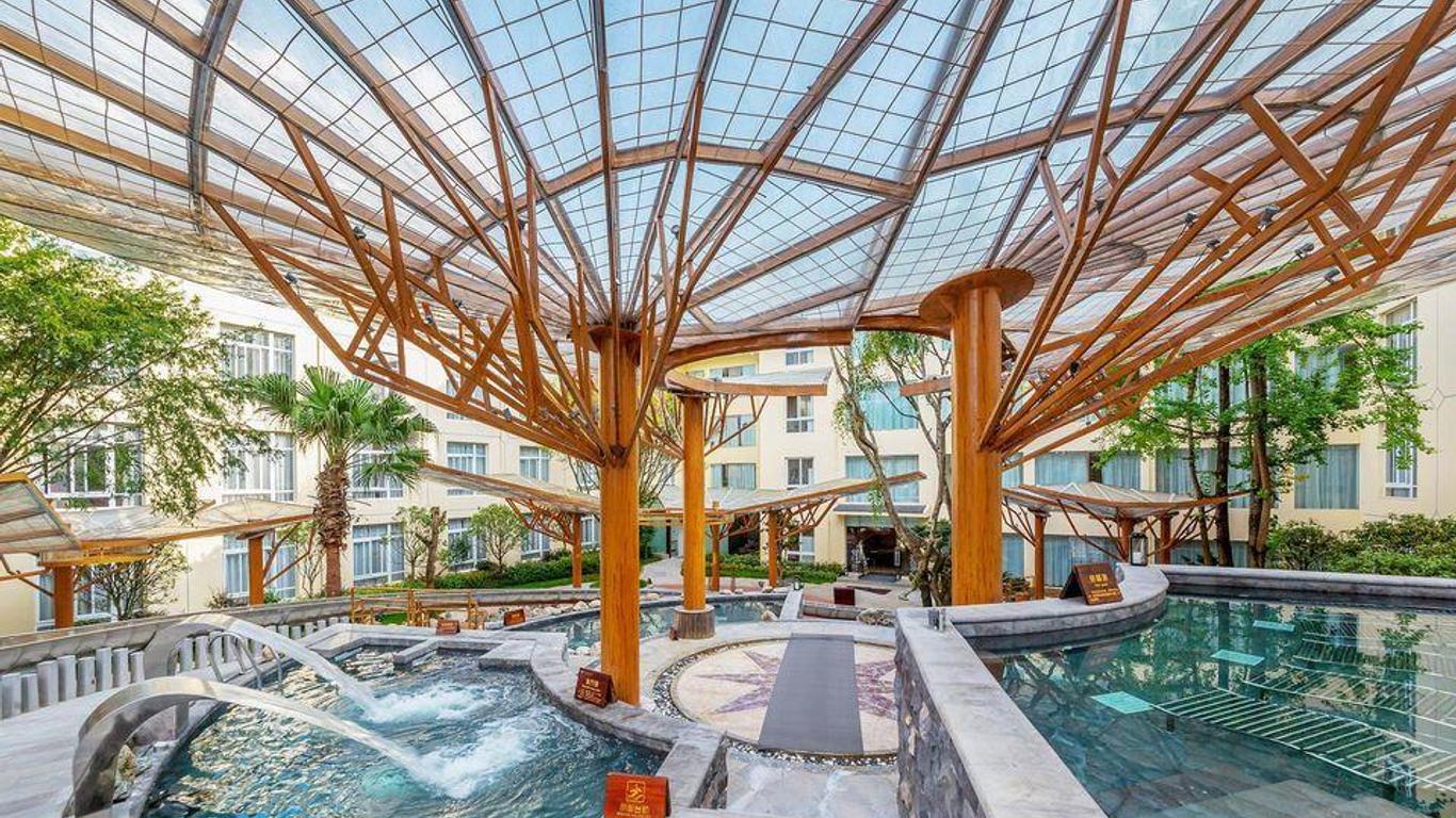 Tengchong Airport Sightseeing Hotel