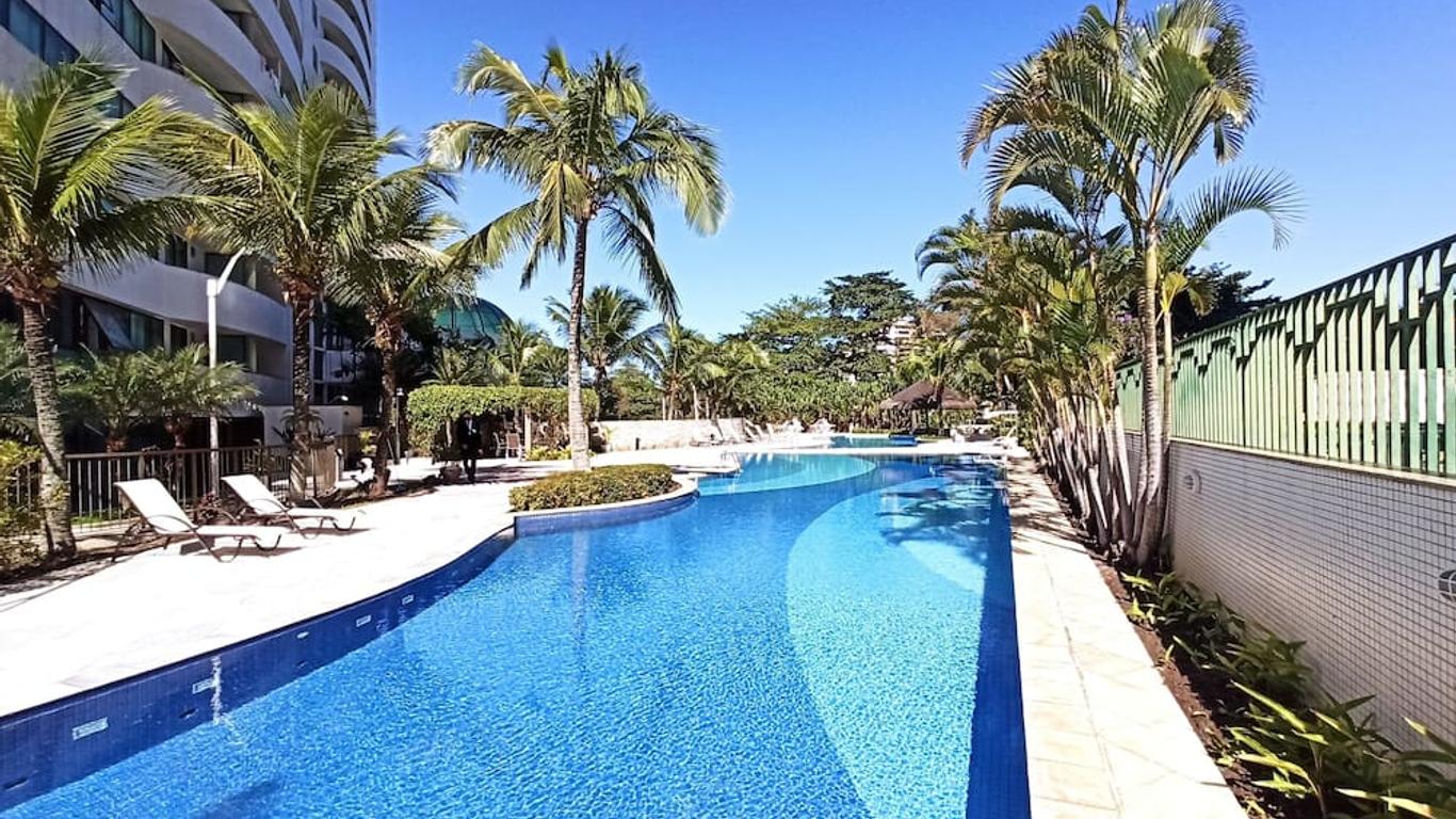 Barra Prime Flats, Ed Mediterrâneo, wi-fi 400Mb, balsa pra praia grátis, ar condicionado novo!