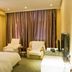 Dream 8 Business Hotel in Taizhou guest room with twin beds, lounge chairs, and TV