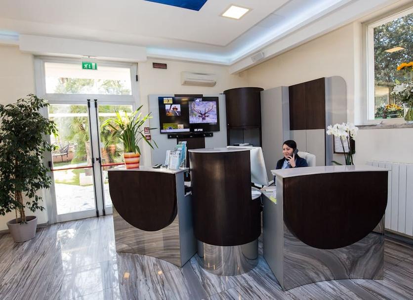Front desk Photo