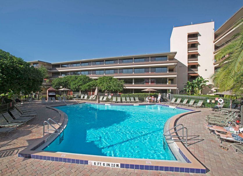 Rosen Inn At Pointe Orlando pool and sun deck in Orlando, with lounge chairs and hotel building