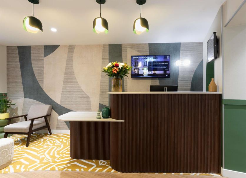 Front desk Photo